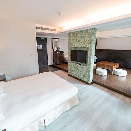 觀海樓海景大飯店 Hotel Cloud Riverside Tamsui Exteriör bild